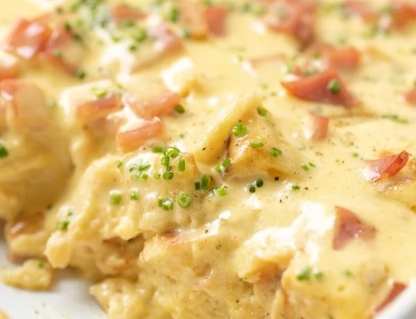 Easy Eggs Benedict Casserole suggested serving